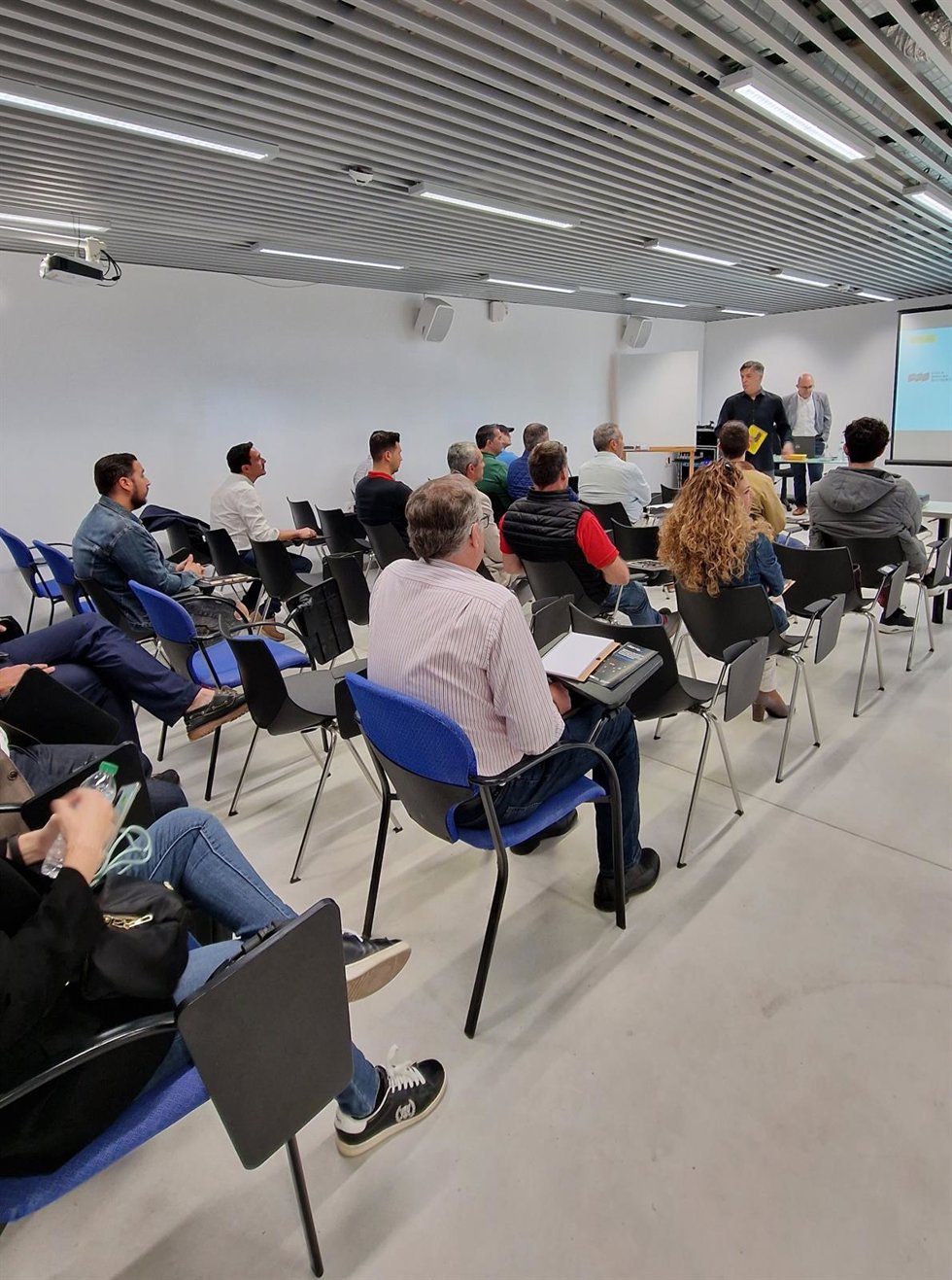 Una de las reuniones sobre las potencialidades de 'ConectIA'.