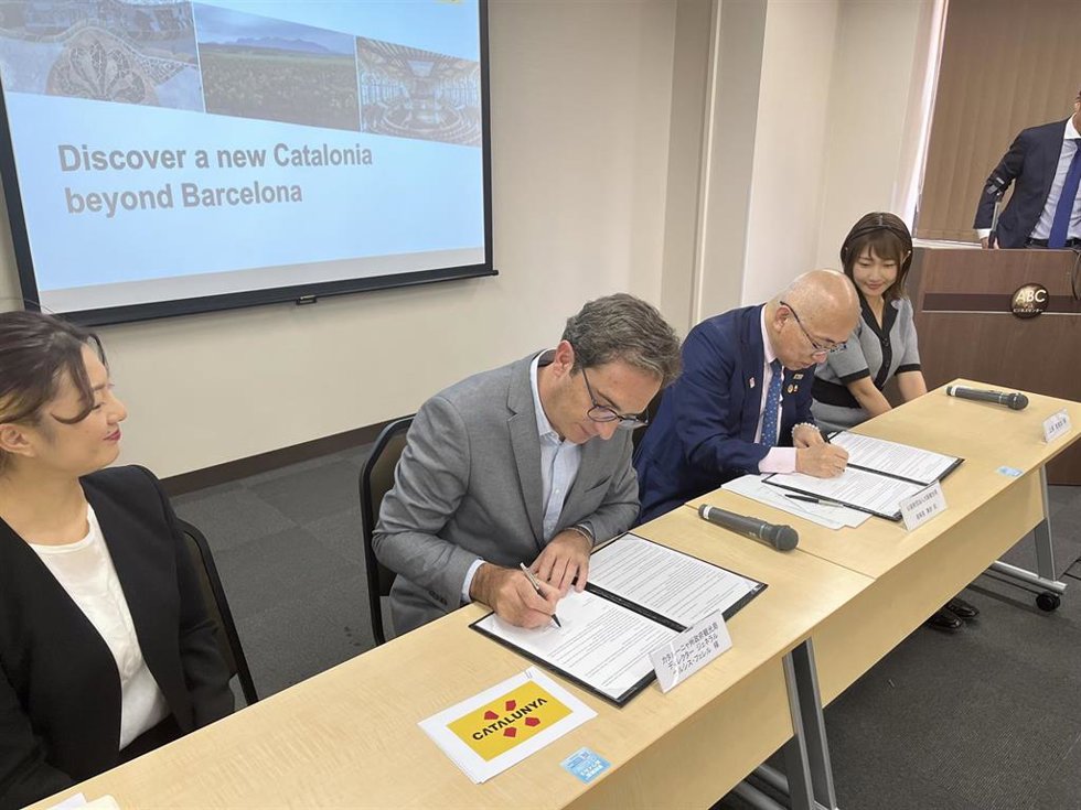Momento de la firma del acuerdo.
