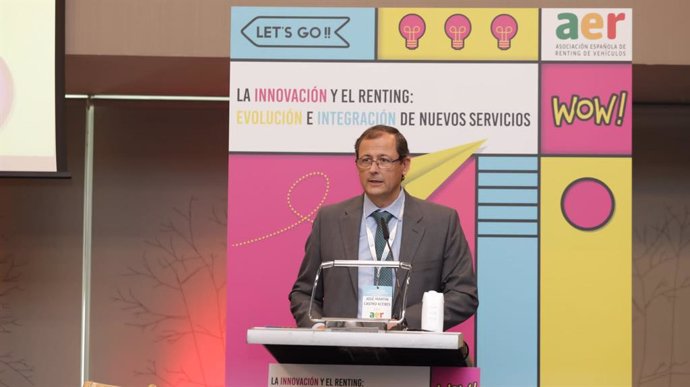 El presidente de la Asociación Española de Renting de Vehículos (AER), José-Martín Castro Acebes, en la XII Convención de la Asociación Española de Renting en Madrid