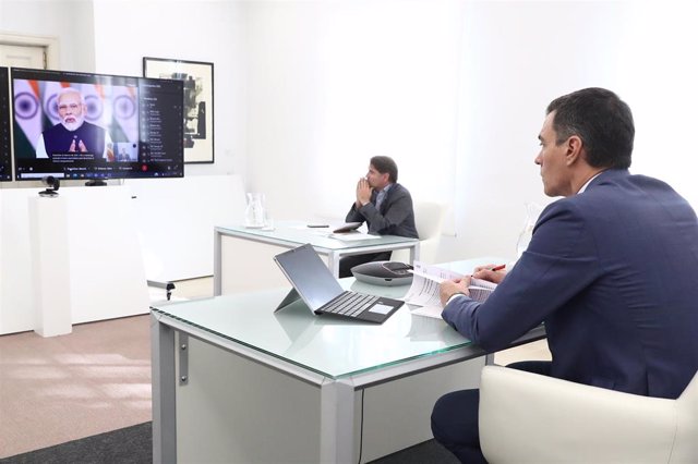 El presidente del Gobierno, Pedro Sánchez, participa en la cumbre de líderes del G20 por videoconferencia.