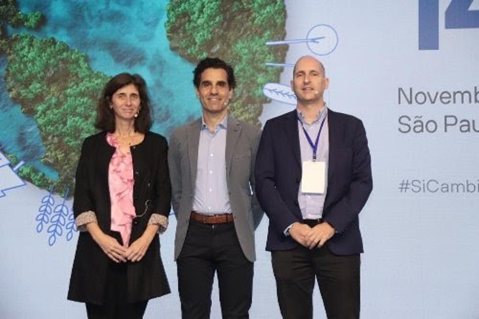 Archivo - D izquierda a derecha: la directora de Medio Ambiente y Derechos Humanos de Telefónica, Maya Ormazabal, el consejero delegado de Telefónica Brasil, Christian Gebara, y el director de Tecnología de Redes Autónomas y JVs de Telefónica, Juan Man