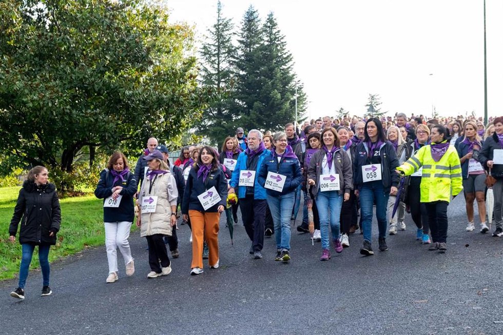 Archivo - La conselleira de Igualdade, María Jesús Lorenzana, acompañada de integrantes del Gobierno gallego, participa en la X andaina Camiño ao Respecto contra la Violencia de Género, que organiza la Xunta de Galicia con motivo del 25-N