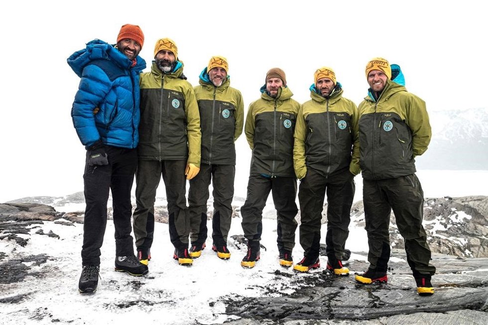 Grupo de expedicionarios españoles en el Campo de Hielo Sur