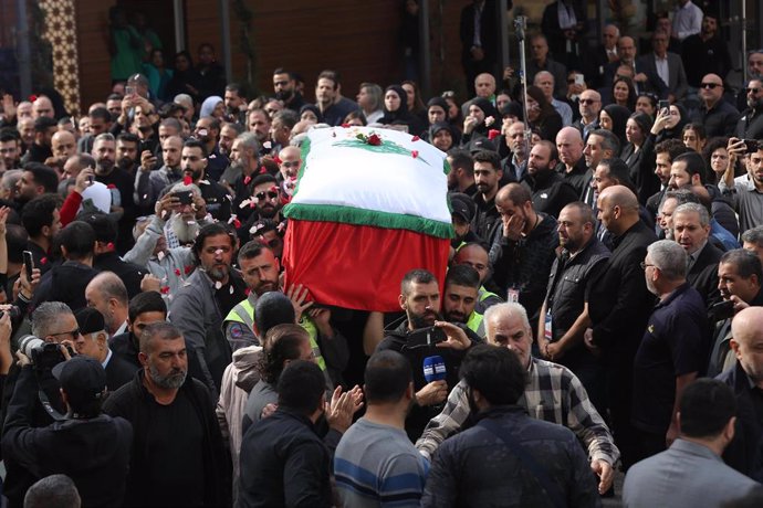 Una imagen del funeral de los periodistas de Al Mayadeen en Líbano