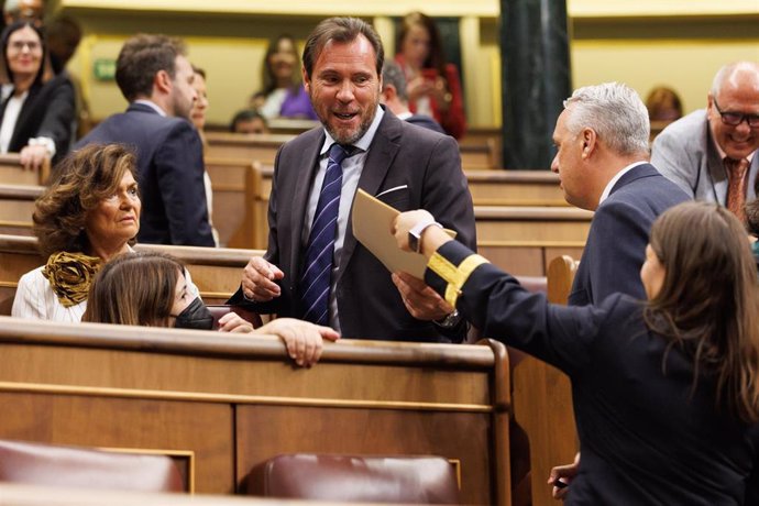 Archivo - El diputado electo y secretario general del PSOE de Valladolid, Óscar Puente, durante la segunda votación de la investidura del líder del Partido Popular, en el Congreso de los Diputados, a 29 de septiembre de 2023, en Madrid (España)