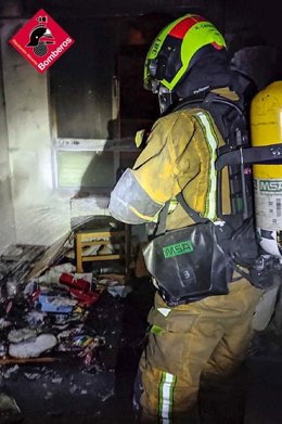 Bomberos sofocan incendio en vivienda