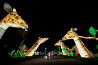 El Parque Juan Carlos I se convierte en un zoo iluminado con más de 450 figuras y 30 escenas