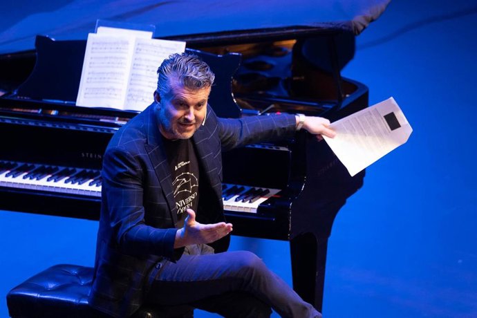 El divulgador musical Ramón Gener vuelve al Auditorio de Tenerife con una de sus conferencias-concierto para desvelar las claves del próximo título lírico de la temporada: 'Samson et Dalila', de Camille Saint-Sans.