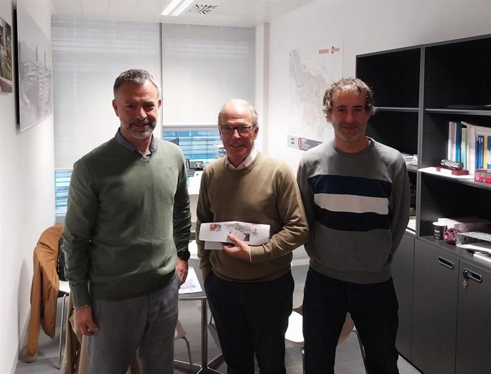 Javier Gil, director de Fekoor, Ignacio Alday, director del área de Movilidad y Sostenibilidad-,y Aitor Esturo,técnico de Accesibilidad de Fekoor