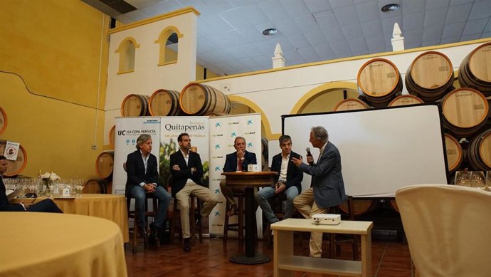 CaixaBank y elBullifoundation han celebrado una jornada del 'Wine Tour' sobre el sector vinícola de la mano de Ferran Centelles, sumiller de elBulli y director de Bebidas de elBullifoundation, en la sede de las Bodegas Quitapenas en Málaga
