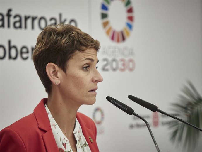 Archivo - La presidenta de Navarra, María Chivite, interviene en una rueda de prensa.
