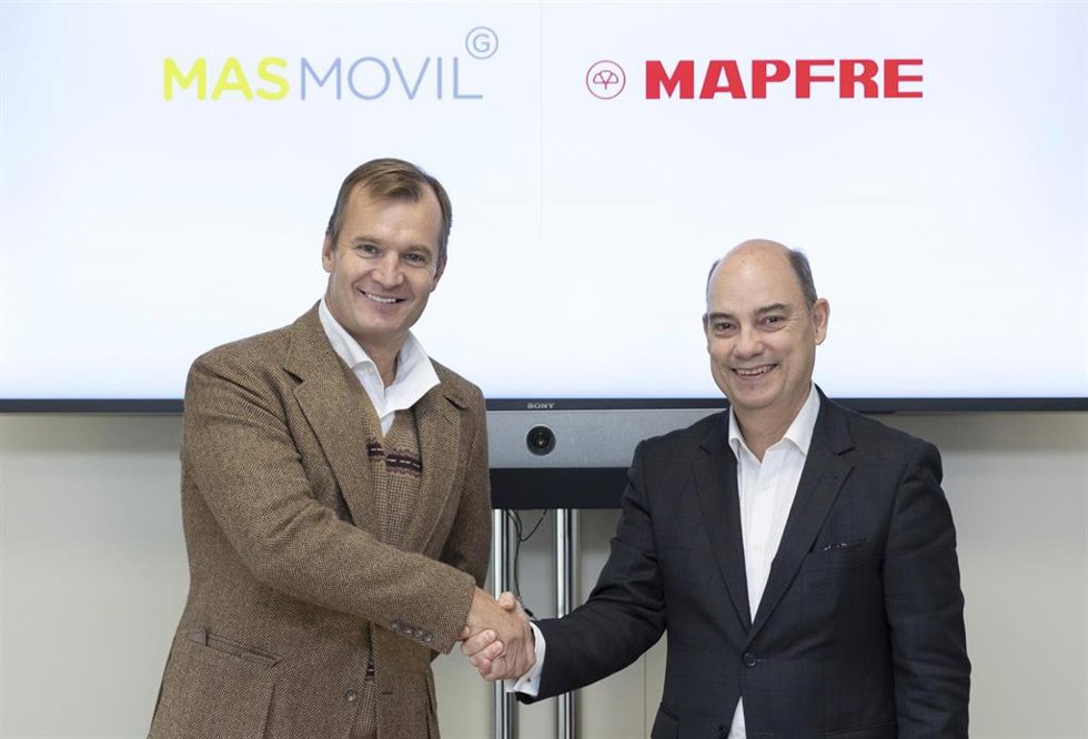 Archivo - De izquierda a derecha: el consejero delegado del grupo MásMóvil, Meinrad Spenger,  y el consejero delegado de Mapfre Iberia, José Manuel Inchausti.