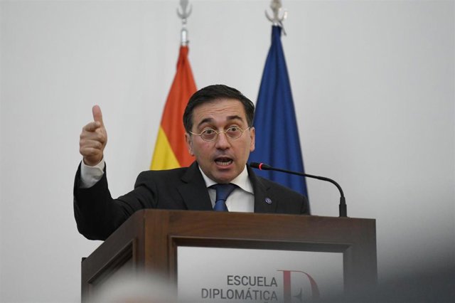 El ministro de Asuntos Exteriores, Unión Europea y Cooperación, José Manuel Albares, interviene durante una Conferencia de la Escuela Diplomática, a 30 de octubre de 2023, en Madrid (España).