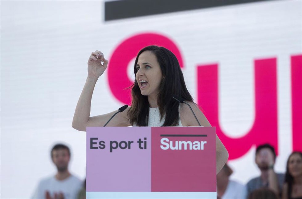 Archivo - La ministra de Derechos Sociales y Agenda 2030, Ione Belarra, durante el acto de cierre de campaña de Sumar, en el Anfiteatro del Parque Tierno Galván, a 21 de julio de 2023, en Madrid (España)