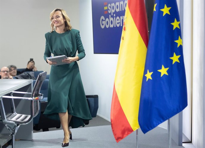 La portavoz del gobierno y ministra de Educación, Formación Profesional y Deporte, Pilar Alegría, a su llegada a una rueda de prensa posterior a la reunión del Consejo de Ministros, en el Palacio de la Moncloa, a 22 de noviembre de 2023, en Madrid (Espa