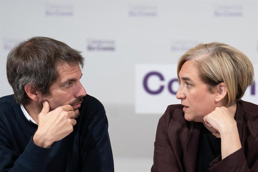 La coordinadora de Catalunya en Comú, líder de BComú y exalcaldesa de Barcelona, Ada Colau, y el ministro de Cultura, Ernest Urtasun
