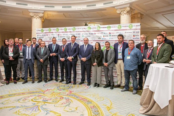 El consejero de Agricultura Ganadería y Desarrollo Rural, Julián Martínez Lizán, que ha inaugurado el foro profesional del pistacho, 'Pistadica'.