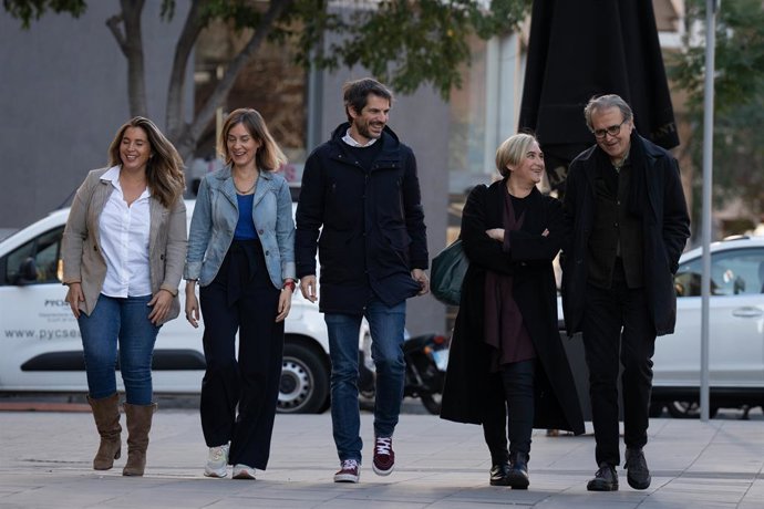 El ministre de Cultura, Ernest Urtasun, l'exministre d'Universitats Joan Subirats i les coordinadores dels comuns Jéssica Albiac, Ada Colau i Candela López