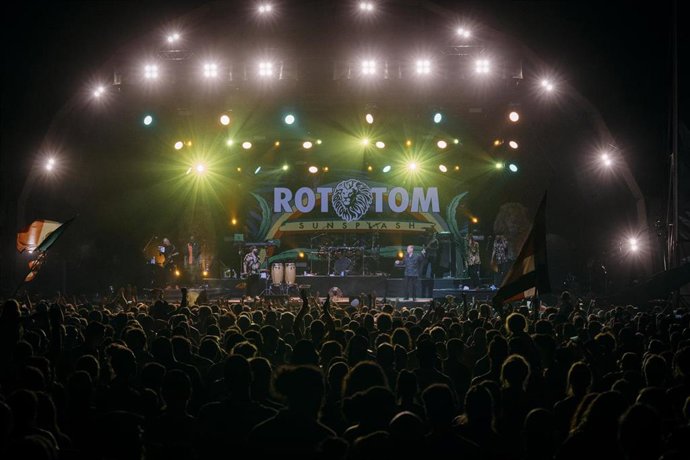 Archivo - El grupo UB40 actúa durante el Rototom Sunsplash 2023