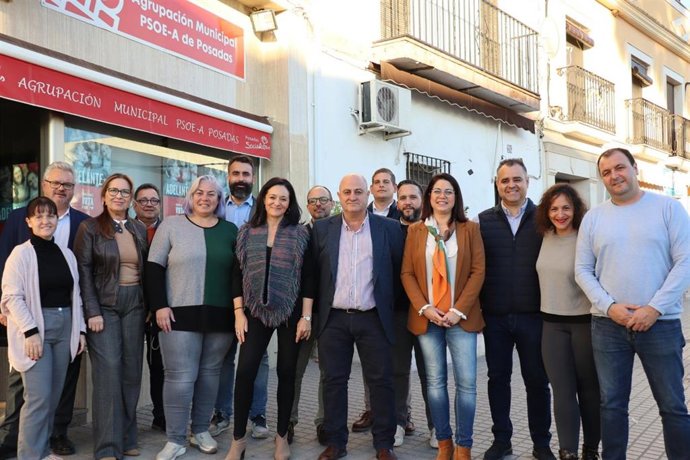 Crespín y Martínez (centro), con otros responsables socialistas en Posadas.