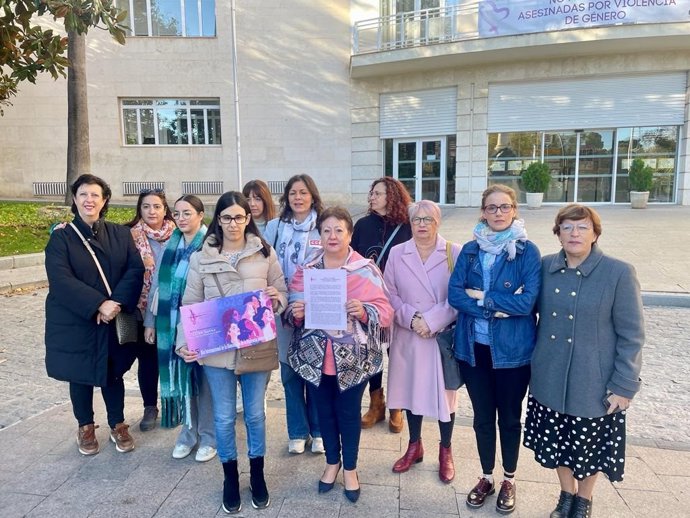 Representantes de la Comisión por la Igualdad y contra la Violencia de Género