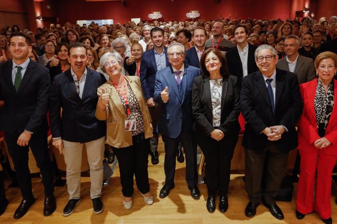 Foto de familia del II Congreso Nacional de Responsables del Hogar, celebrado en El Pozo Alimentación