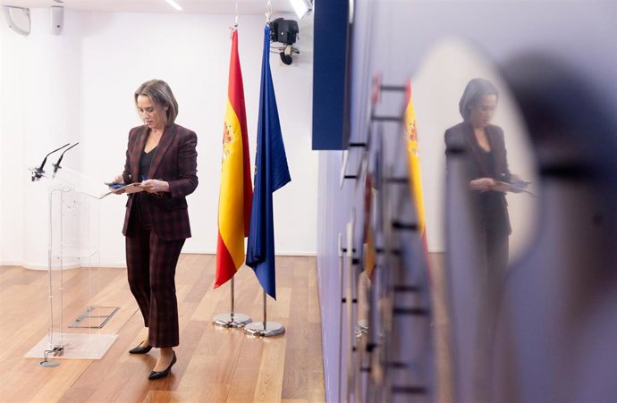 La portavoz del PP en el Congreso, Cuca Gamarra, tras una rueda de prensa posterior a la reunión de la Junta de Portavoces, a 23 de noviembre de 2023, en Madrid (España).