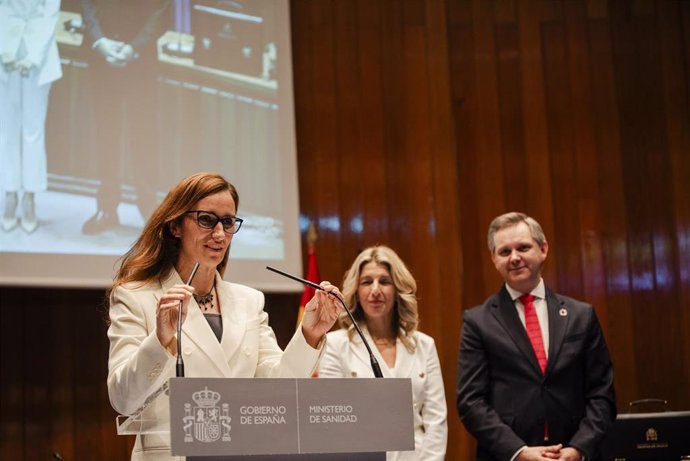 La hasta ahora portavoz de Más Madrid en la Asamblea de Madrid, Mónica García, interviene durante el traspaso de la cartera de Sanidad, en la sede del Ministerio de Sanidad, a 21 de noviembre de 2023, en Madrid (España). En la segunda legislatura del Go