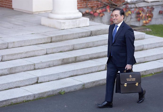 El ministro de Asuntos Exteriores, Unión Europea y Cooperación, José Manuel Albares, a su llegada a la primera reunión de Consejo de Ministros de la XV legislatura, en el Palacio de la Moncloa, a 22 de noviembre de 2023, en Madrid (España).