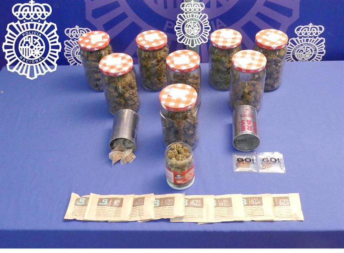Botes con marihuana olvidades en la vivienda de Salamanca