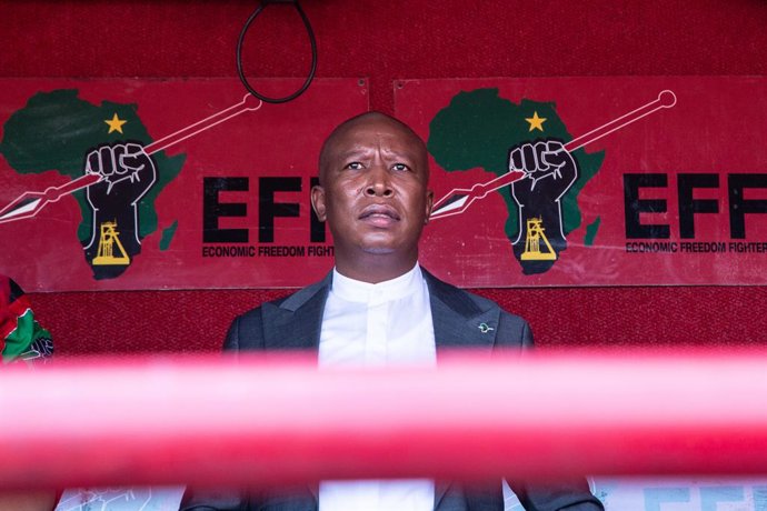 Archivo - October 13, 2020, South Africa: Julius Malema seen outside the Randburg magistrates court. .Economic Freedom Fighters (EFF) leader Julius Malema and the party's MP Mbuyiseni Ndlozi appeared in court to answer to allegations that they assaulted