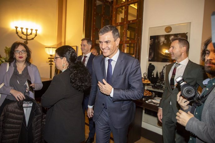 23 November 2023, Israel, Jerusalem: Spanish Prime Minister Pedro Sanchez arrives for a meeting with professor Cochav Elkayam-Levy, expert on international law, during a one-day visit of both Belgian and Spanish Prime Ministers to Jerusalem. Photo: Nicola
