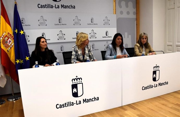 La consejera de Bienestar Social, Bárbara García Torijano, informa sobre la resolución provisional de la convocatoria de subvenciones con cargo a la asignación del IRPF y del impuesto sobre sociedades.