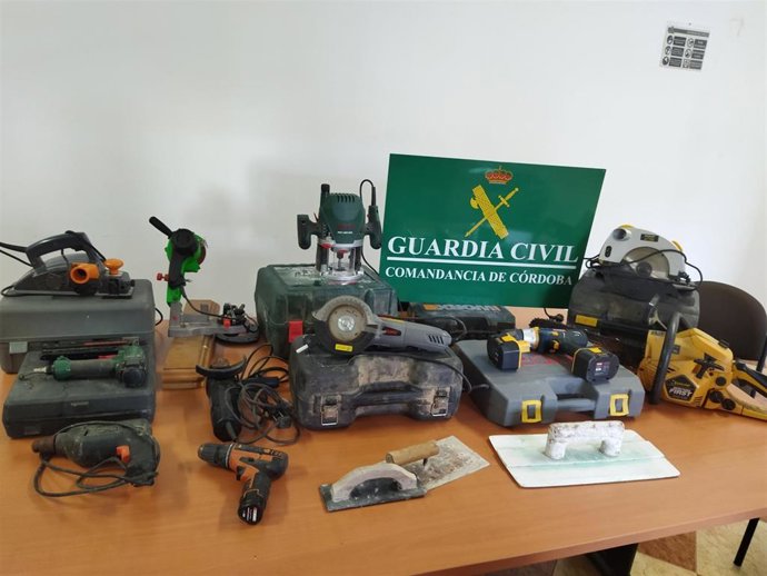 Herramientas intervenidas tras el robo.