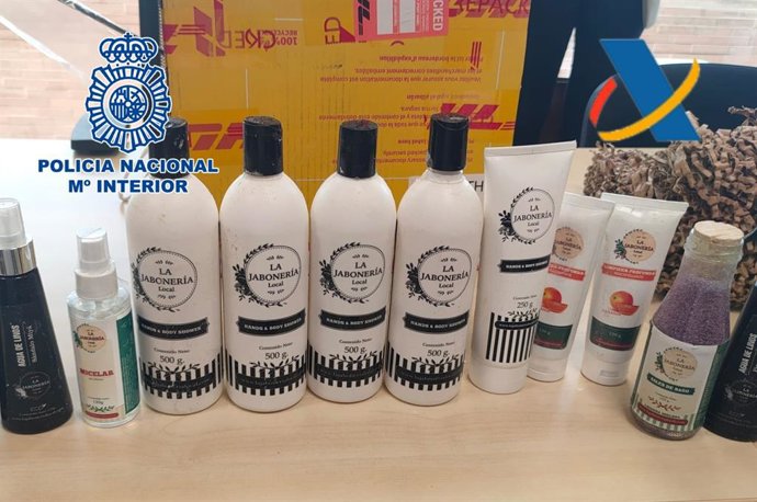 La cocana anava oculta en pots de gel