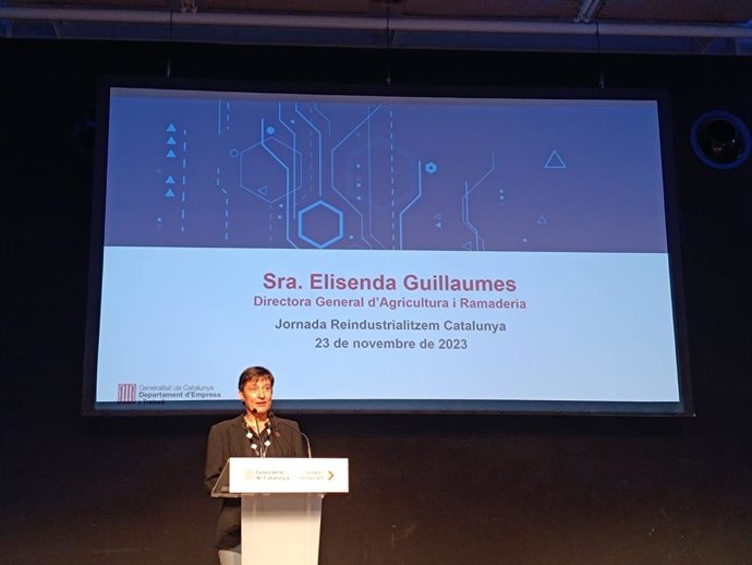 La directora general de Agricultura y Ganadería, Elisenda Guillaumes, durante la jornada 'Reindustrialitzem Catalunya'