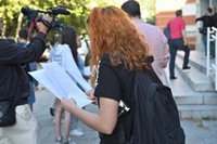 Más del 40% de jóvenes españolas no se identifica con el feminismo y cree que ha llegado a límites exagerados, según SM