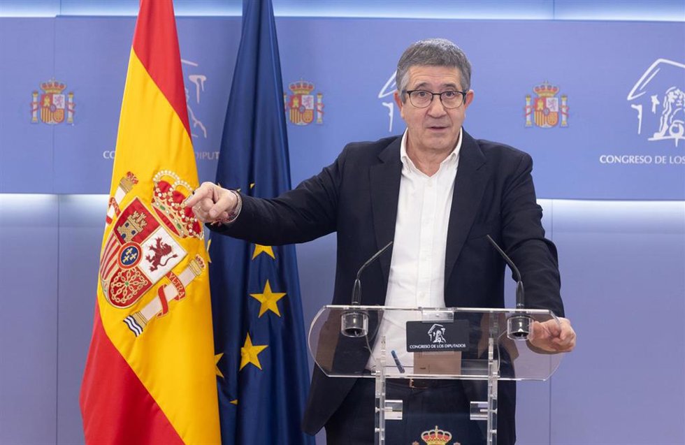 El portavoz del PSOE en el Congreso, Patxi López, durante una rueda de prensa posterior a la reunión de la Junta de Portavoces, a 23 de noviembre de 2023, en Madrid (España).