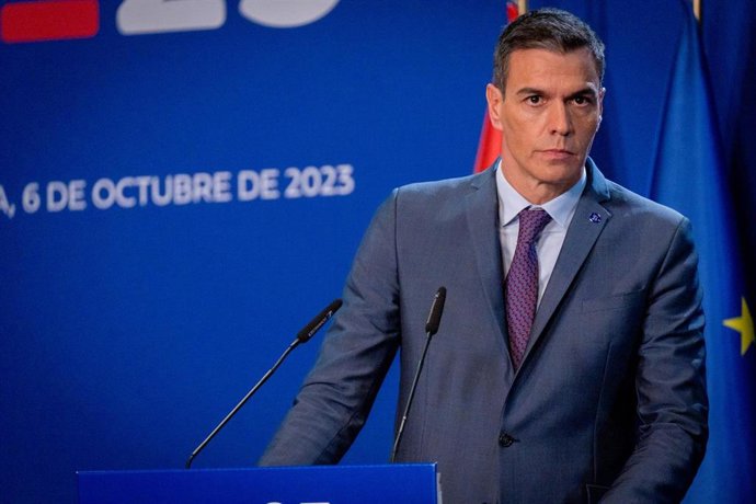 Archivo - El presidente del Gobierno, Pedro Sánchez,  en la rueda de prensa de la reunión informal de Jefes de Estados o de Gobierno de la UE a que asisten a la III Cumbre de la Comunidad Política Europea (CPE), a 06 de octubre del 2023 en Granada (Espa