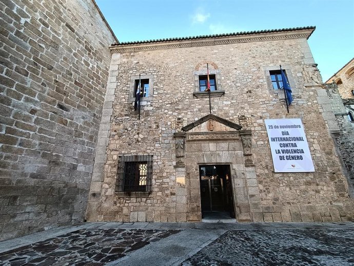 Fachada de la Diputación de Cáceres