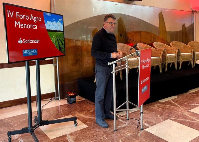 El conseller de Agricultura, Pesca y Medio Natural, Joan Simonet.