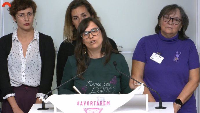 L'activista andorrana Vanessa Mendoza en una roda de premsa al Parlament