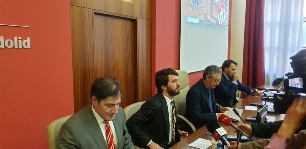 El vicepresidente de la Junta, Juan García-Gallardo, este jueves en la clausura de la jornada 'La lucha contra el terrorismo en España. Investigación, apoyo integral a la víctima y perspectiva europea'