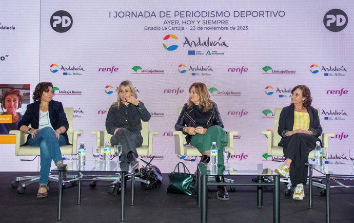 Silvia Verde (Atresmedia), Susana Guasch y Mónica Marchante (Movistar +) y Ana José Cancio (Radio Nacional de España) en la I Jornada de Periodismo Deportivo en Sevilla.