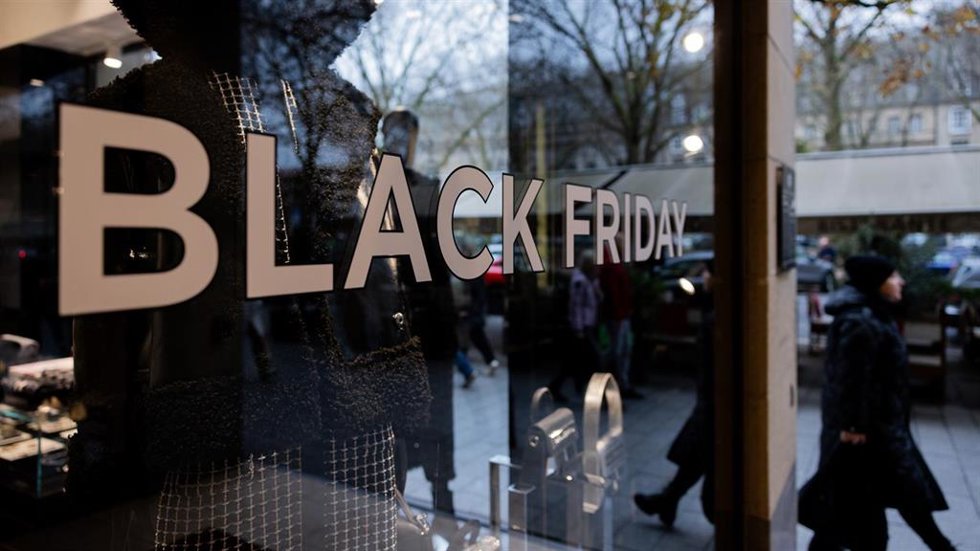 23 November 2023, North Rhine-Westphalia, Duesseldorf: "Black Friday" is written on a shop window on Koenigsallee. This year, Black Friday falls on November 24 and marks the start of Black Week. Photo: Rolf Vennenbernd/dpa