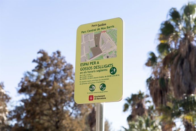 El Ayuntamiento de Barcelona explica que desde junio equipos de informadores se han desplegado en estas zonas para dar a conocer la normativa" de las "zonas de uso compartido".