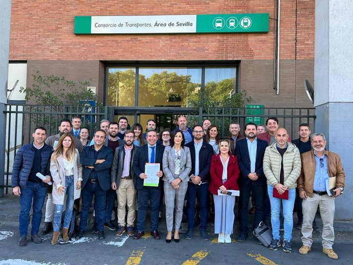 Escrito registrado por una treintena de ayuntamientos de la provincia de Sevilla contra las "formas" del Consorcio de Transportes.