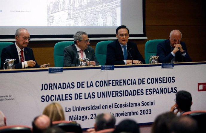 El consejero de Universidad, Investigación e Innovación, José Carlos Gómez Villamandos, ha asistido a la Jornada Anual de la Conferencia de Consejos Sociales de las Universidades que tiene lugar en Málaga.