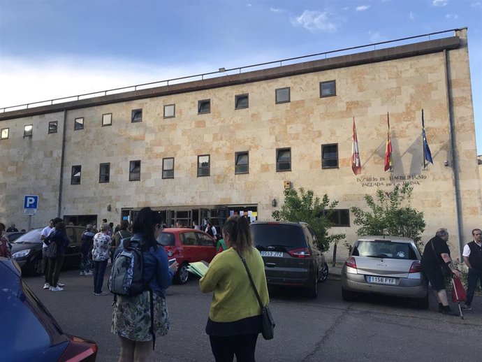 Archivo - Foto de archivo de unas oposiciones de Infantil en una de las sedes de Salamanca.