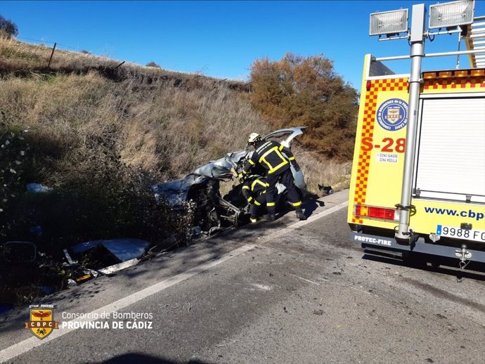 Vehículo siniestrado en la A-384.